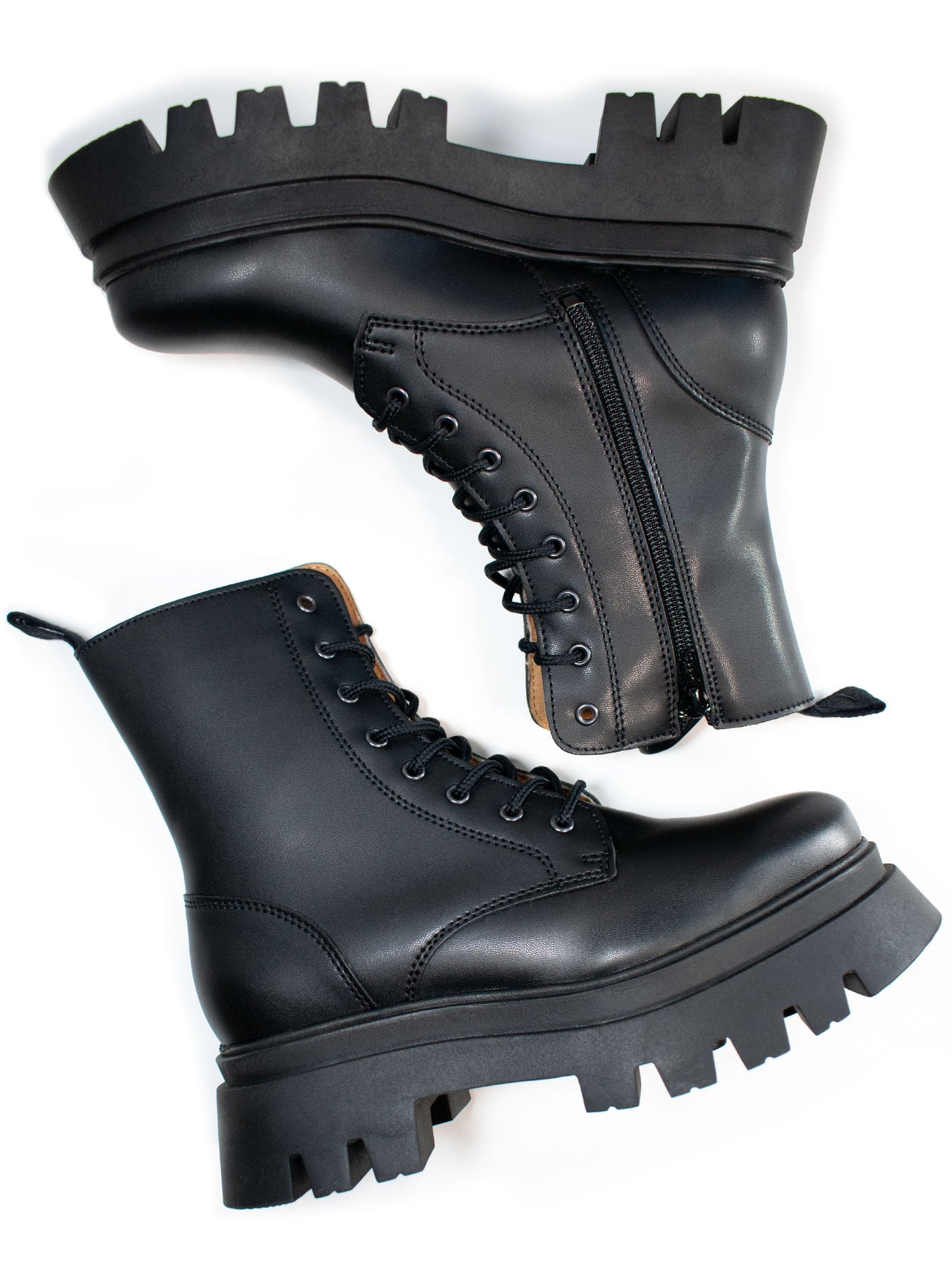 Track Sole 8-Eye Lace Up Stiefel