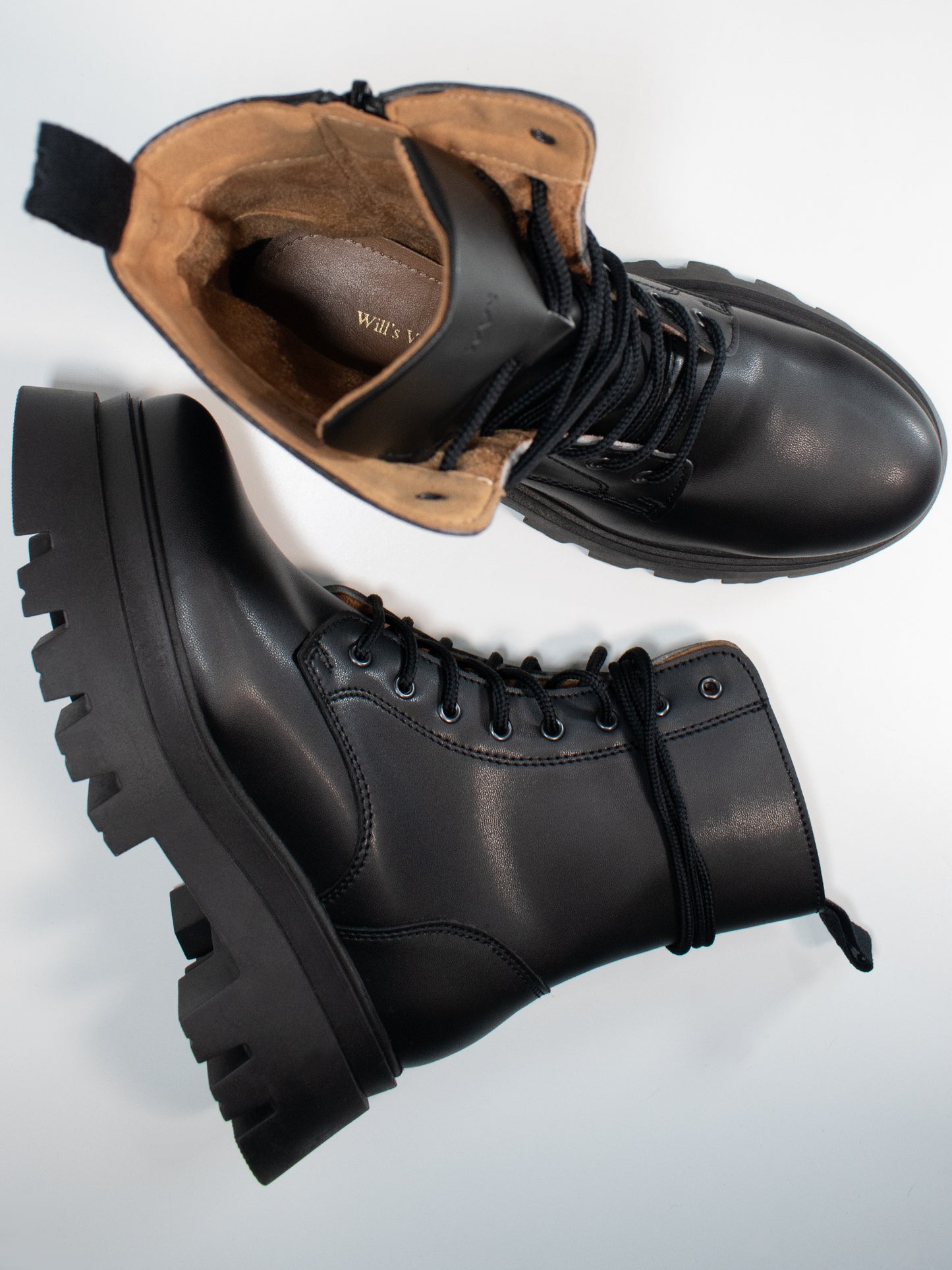 Track Sole 8-Eye Lace Up Stiefel