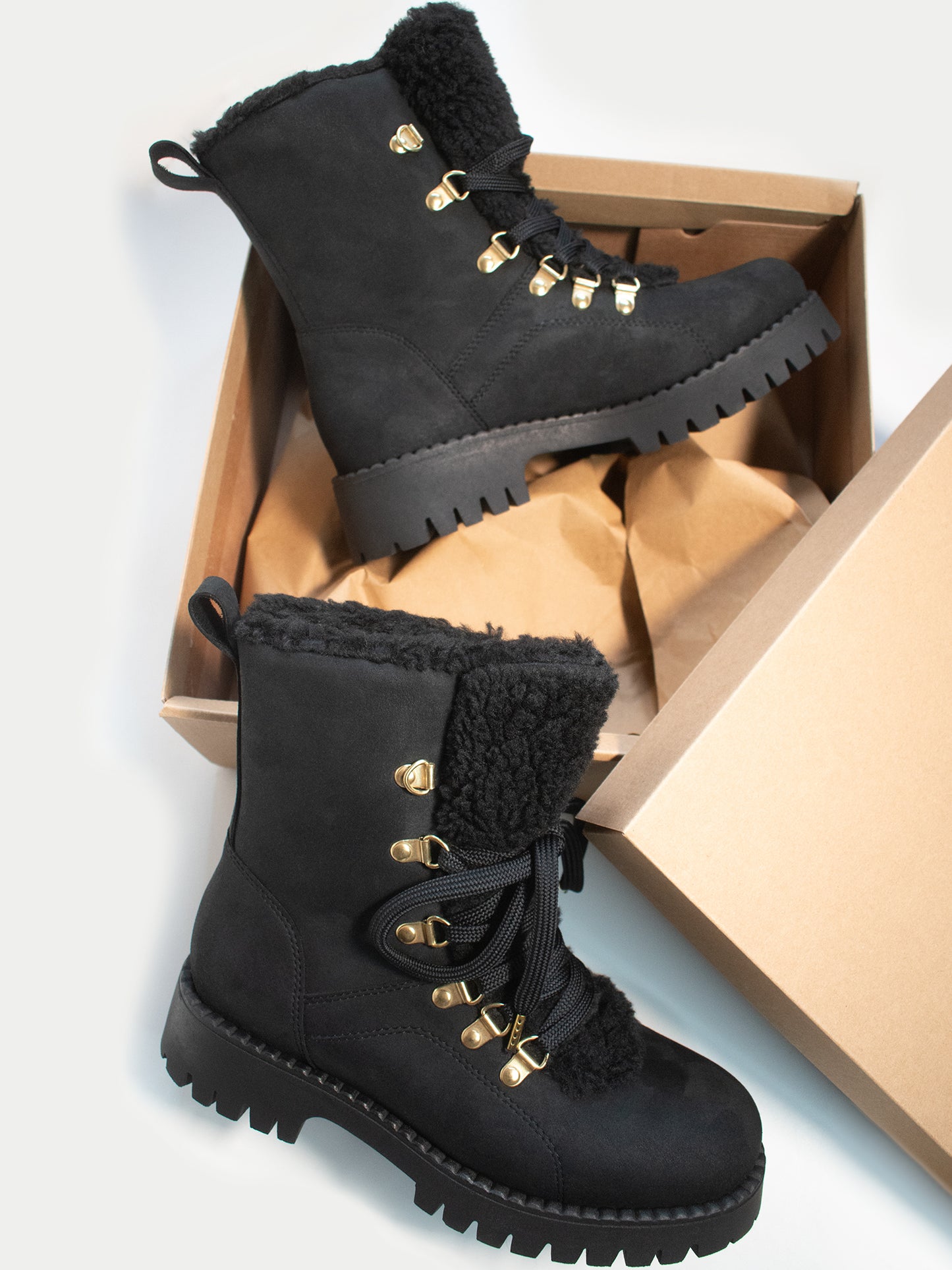Recycelte vegane Shearling-Stiefel