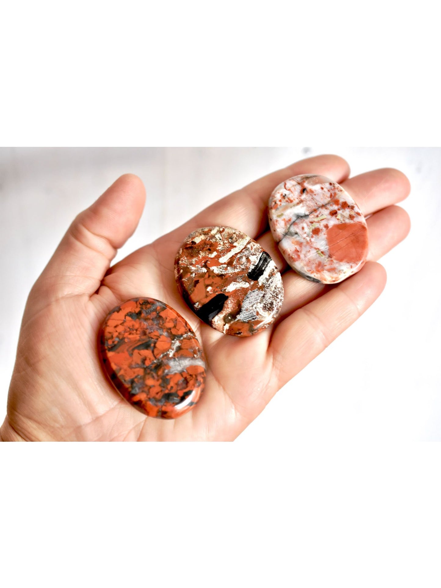 Open Heart Apothecary Brecciated Jaspis Palm Stones Natürliche Rote Kristalle