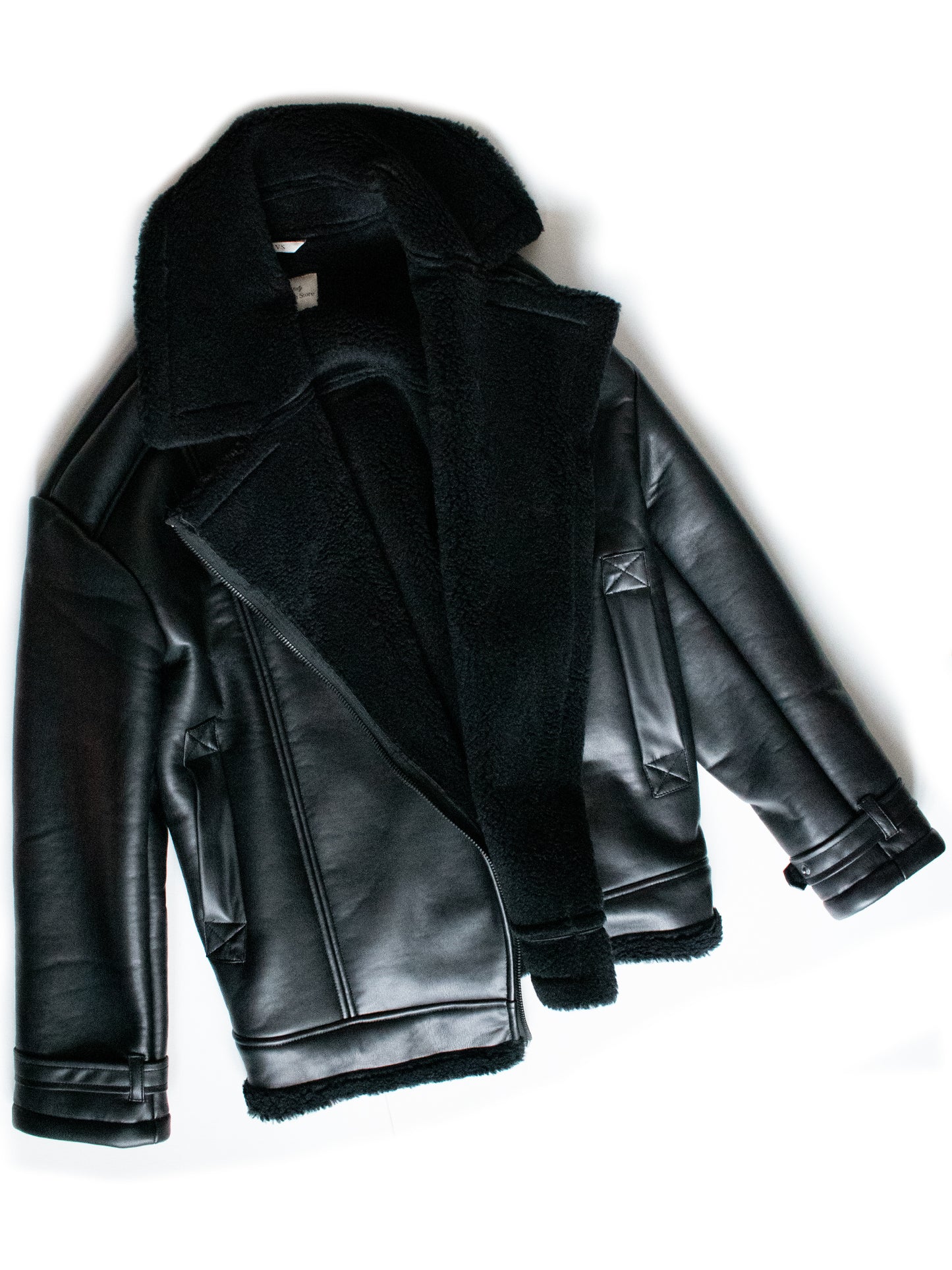 Übergroße Aviator-Jacke aus recyceltem veganem Shearling