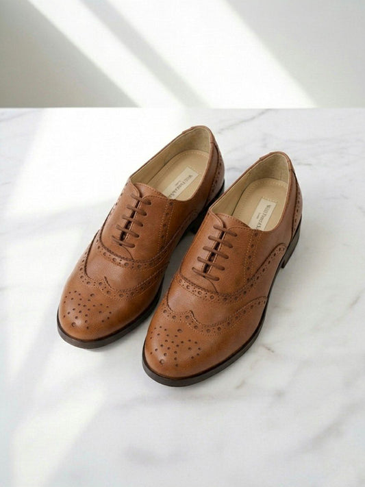 Weit geschnittene Oxford Brogues
