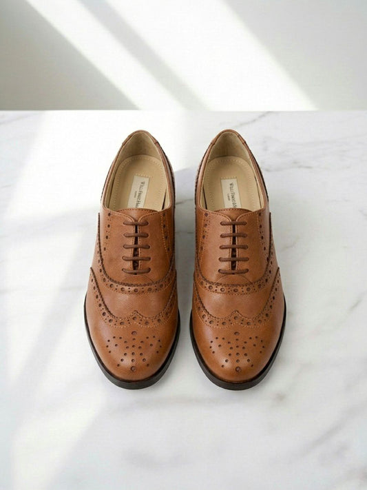 Weit geschnittene Oxford Brogues