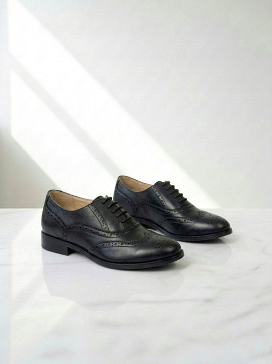 Weit geschnittene Oxford Brogues