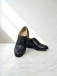 Weit geschnittene Oxford Brogues