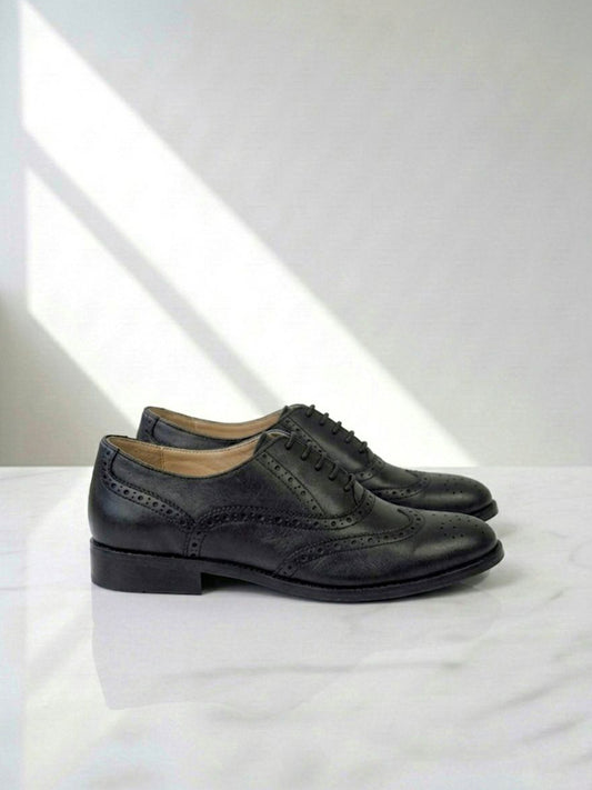 Weit geschnittene Oxford Brogues