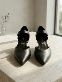 Flache Schuhe mit spitzer Zehe
