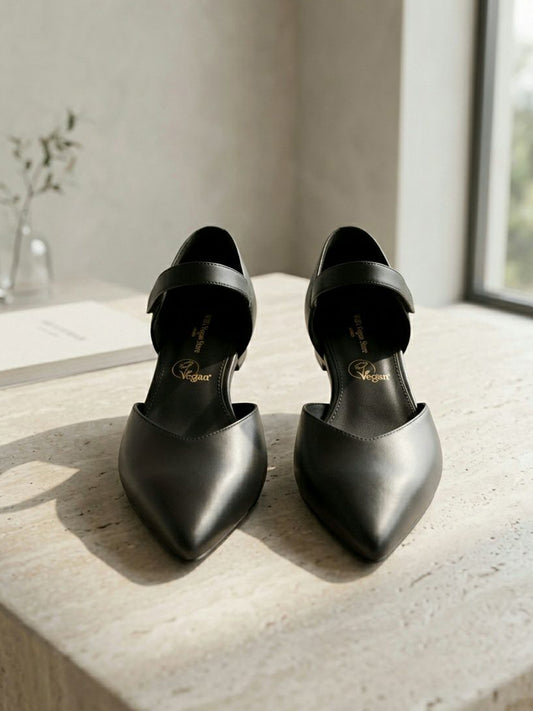Flache Schuhe mit spitzer Zehe