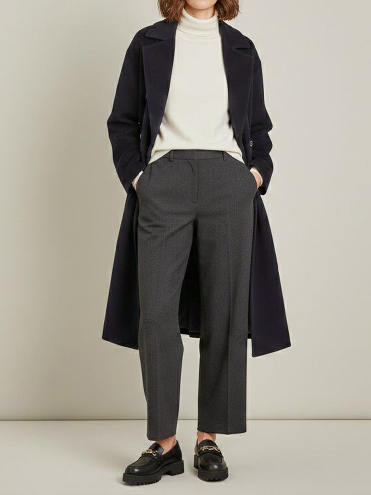 Zweireihiger Mantel aus veganer Wolle