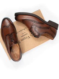 Vegane Goodyear-Welt-Oxford-Brogues von Will’s Vegan Store aus kastanienbraunem italienischem Leder, Seitenansicht mit Brogue-Details und genähter Sohle.