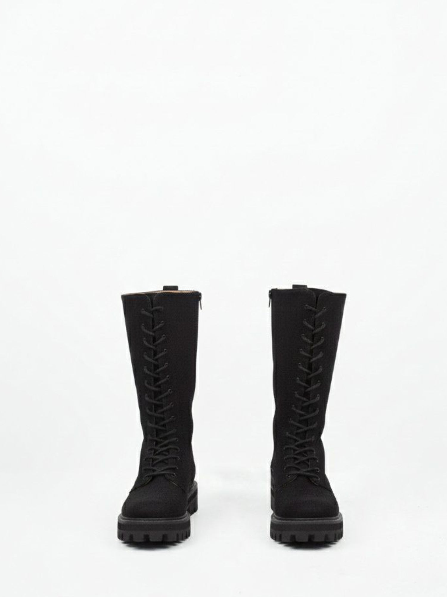 Hohe Schnürstiefel aus veganem Wildleder