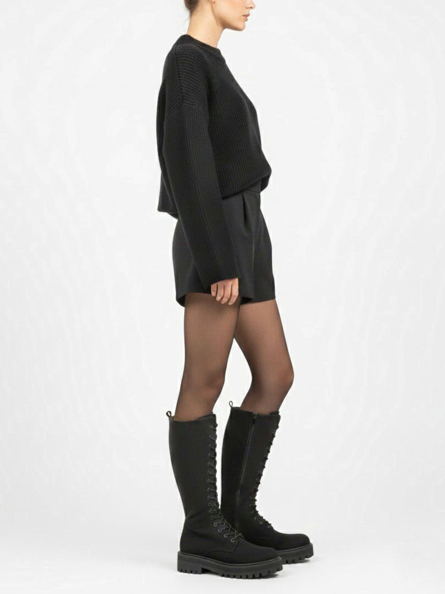 Hohe Schnürstiefel aus veganem Wildleder