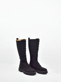 Hohe Schnürstiefel aus veganem Wildleder