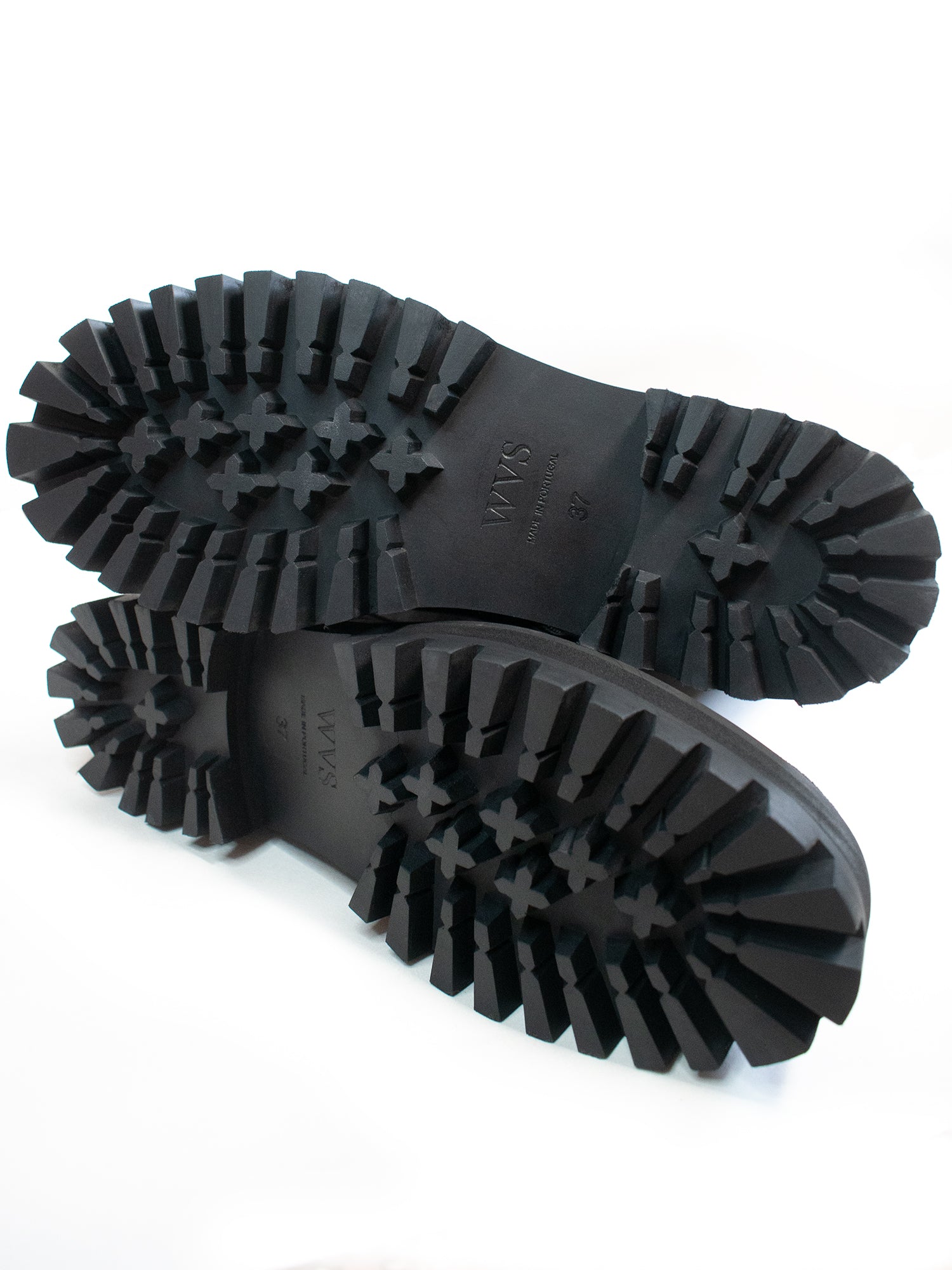 Hohe Schnürstiefel aus veganem Wildleder