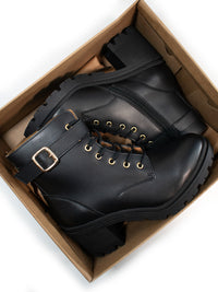 Schnürstiefel mit Gleissohle