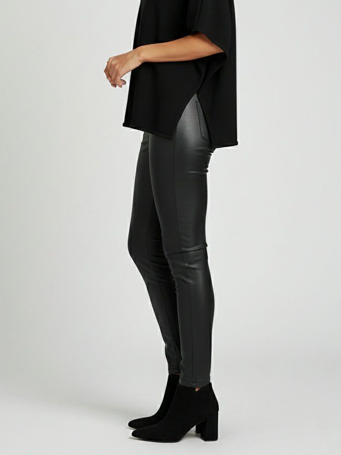 Spitz zulaufende Stiefel