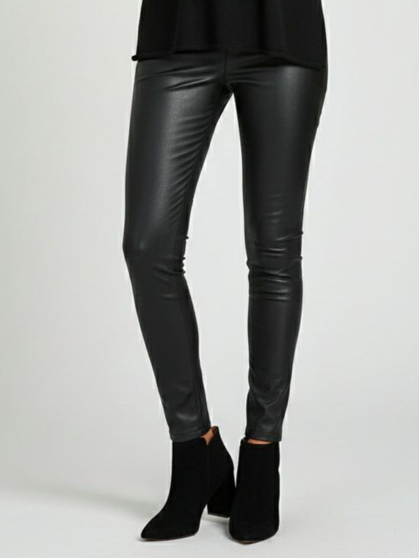 Spitz zulaufende Stiefel