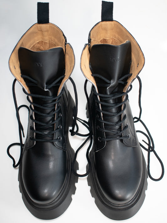 Track Sole 8-Eye Lace Up Stiefel | Vegane Stiefel