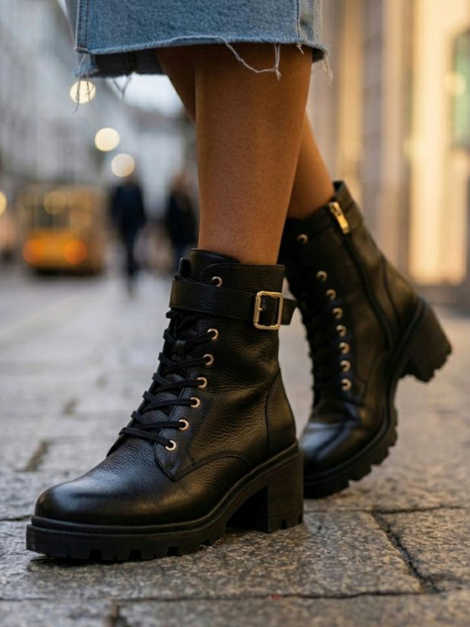 Schnürstiefel mit Gleissohle