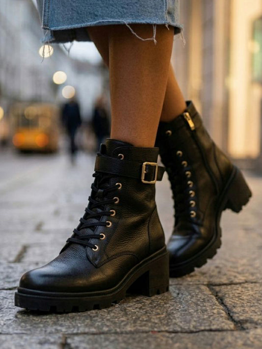 Schnürstiefel mit Gleissohle