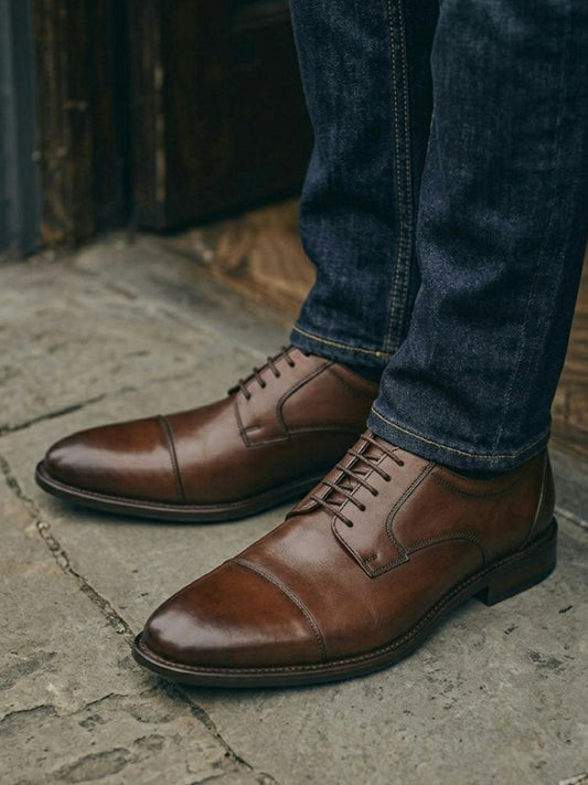 Schwarze vegane wasserdichte Derby-Schuhe auf WVS-Box – eckige Spitze, biobasiertes veganes Leder, hergestellt in Portugal