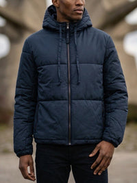 Recycelte Pufferjacke mit Kapuze