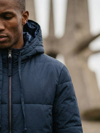 Recycelte Pufferjacke mit Kapuze