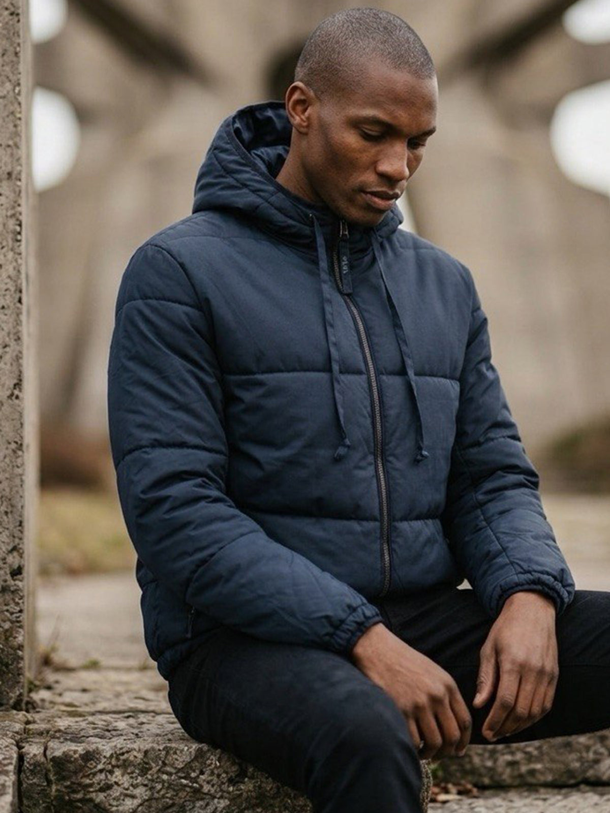 Recycelte Pufferjacke mit Kapuze