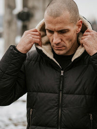 Recycelte vegane Shearling-Pufferjacke