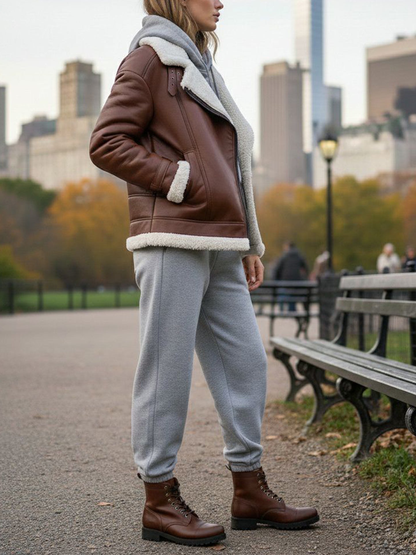 Übergroße Aviator-Jacke aus recyceltem veganem Shearling