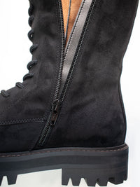 Hohe Schnürstiefel aus veganem Wildleder