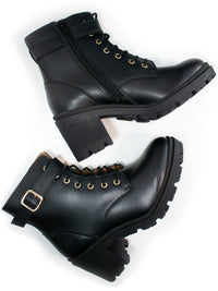 Schnürstiefel mit Gleissohle