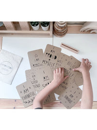 The Little Coach House Affirmation Karteikartenständer