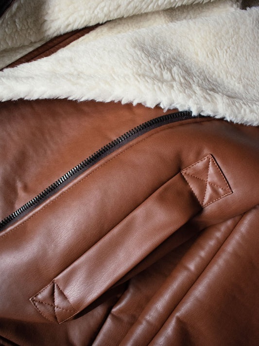 Übergroße Aviator-Jacke aus recyceltem veganem Shearling | Vegane Lederjacken