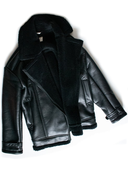 Veste aviateur oversize en peau de mouton retournée végétalienne recyclée | Vegane Lederjacken